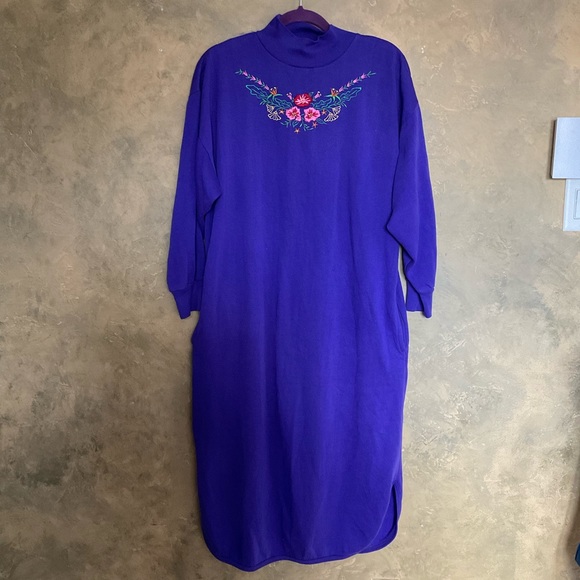 Vintage Dresses & Skirts - Vintage Floral Embroidered Mock Neck Sweatshirt Maxi Dress